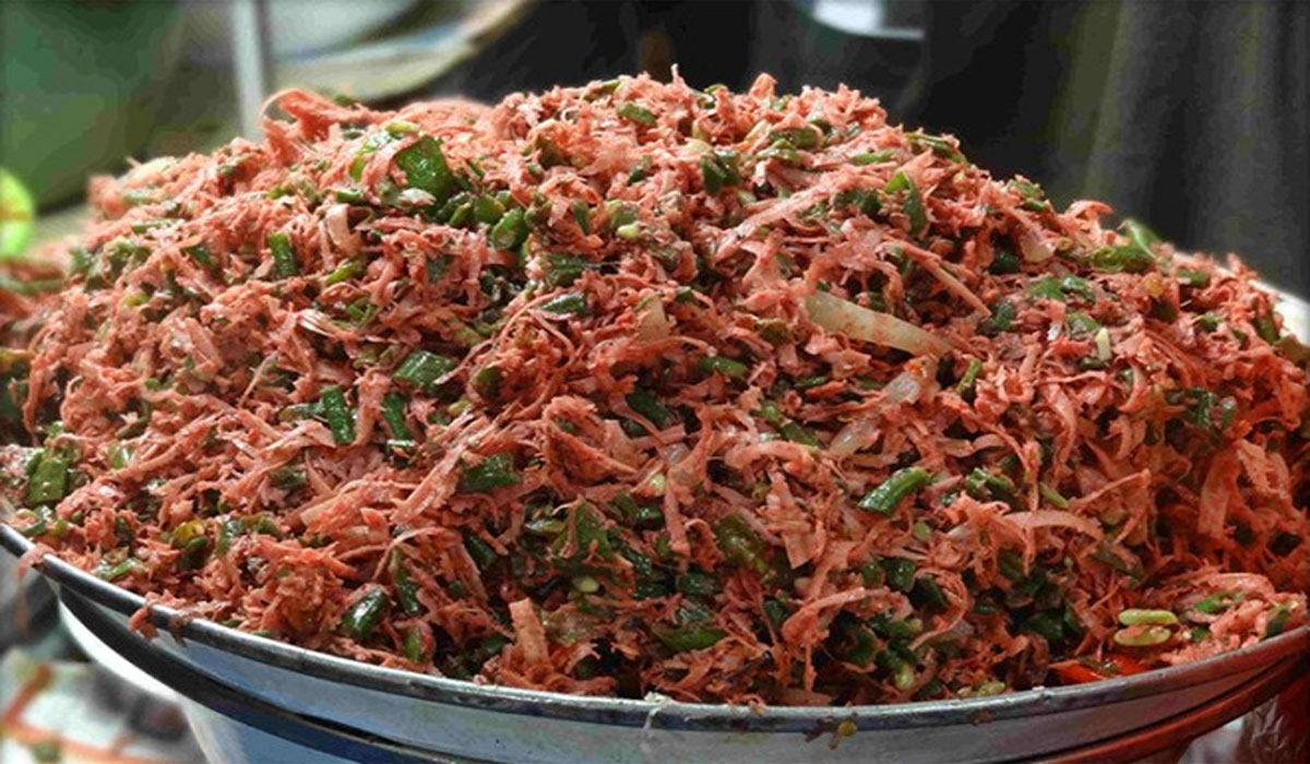 Viral di Kalangan Pecinta Kuliner! Lawar Merah Bali yang Kaya Rempah Ini Bikin Orang Ketagihan Viral di Kalangan Pecinta Kuliner! Lawar Merah Bali yang Kaya Rempah Ini Bikin Orang Ketagihan